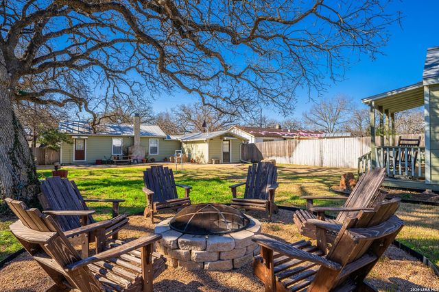 110 Beverly Drive, Fredericksburg, TX 78624