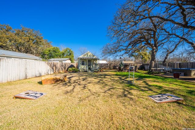 110 Beverly Drive, Fredericksburg, TX 78624