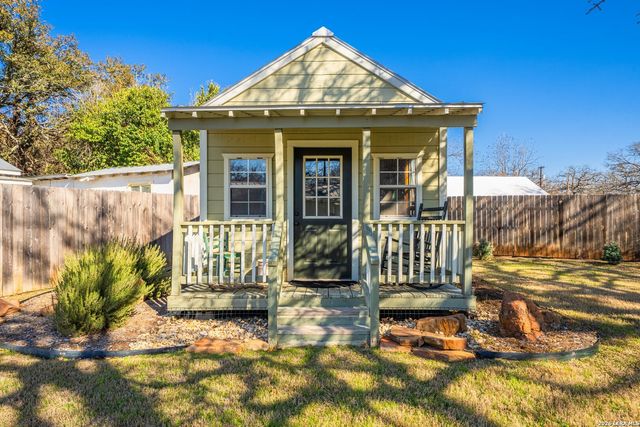 110 Beverly Drive, Fredericksburg, TX 78624
