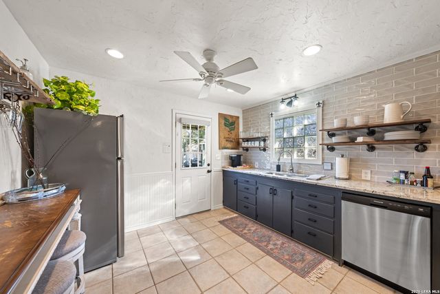110 Beverly Drive, Fredericksburg, TX 78624