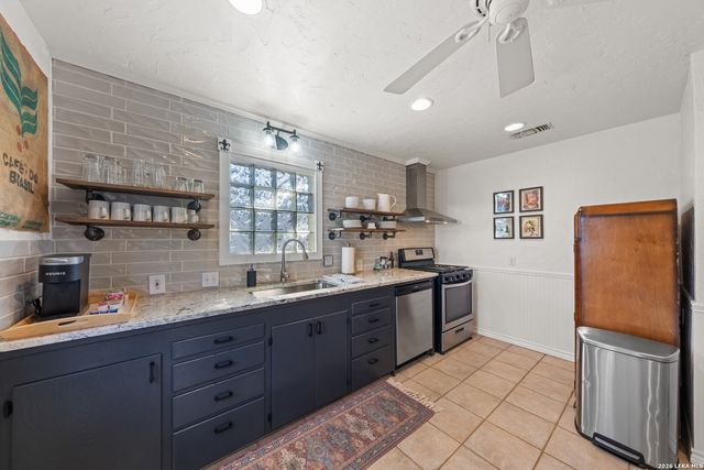 110 Beverly Drive, Fredericksburg, TX 78624