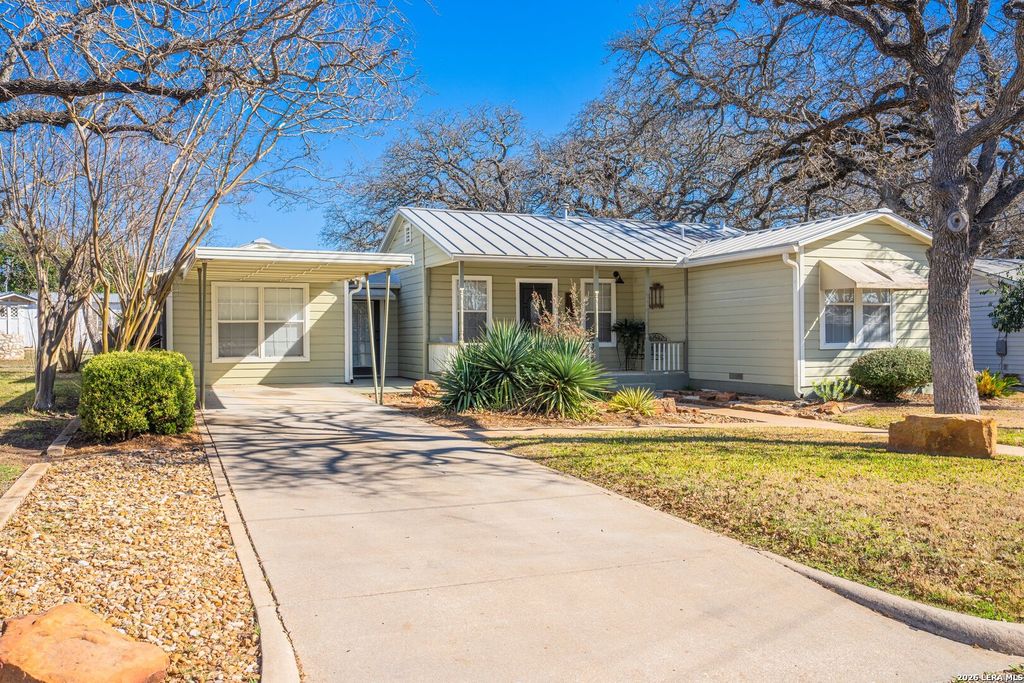 110 Beverly Drive, Fredericksburg, TX 78624