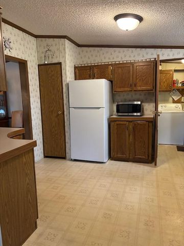 1985 N Pioneer Road, La Porte, IN 46350