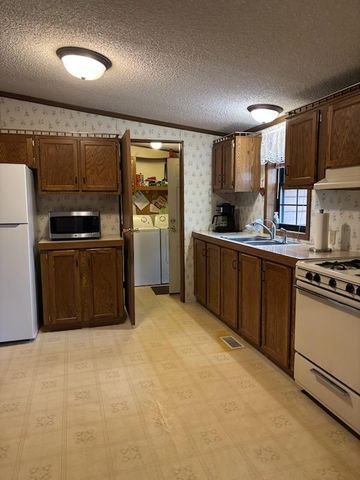 1985 N Pioneer Road, La Porte, IN 46350