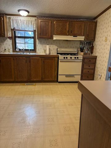 1985 N Pioneer Road, La Porte, IN 46350