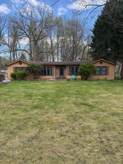 1985 N Pioneer Road, La Porte, IN 46350