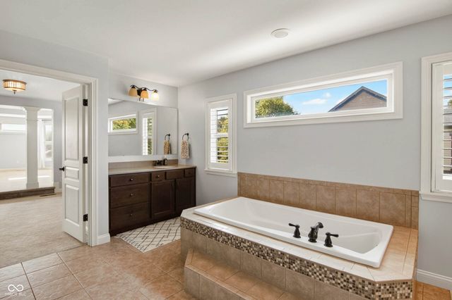 3271 Wildlife Trail, Zionsville, IN 46077