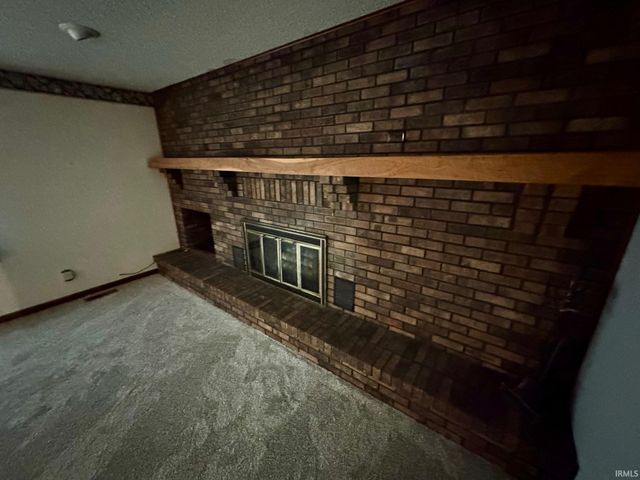 122 S 1225 E Road, Oakland City, IN 47660