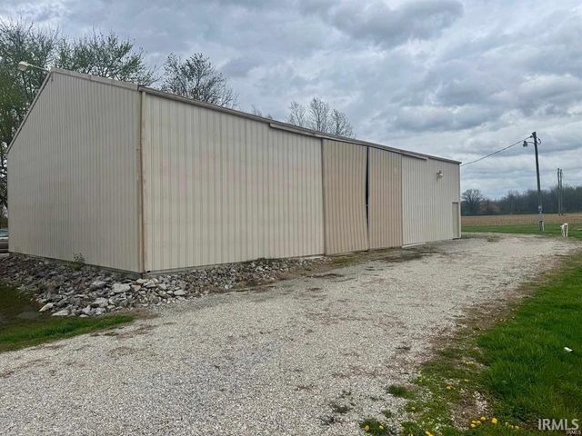 122 S 1225 E Road, Oakland City, IN 47660