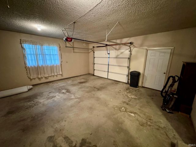 122 S 1225 E Road, Oakland City, IN 47660