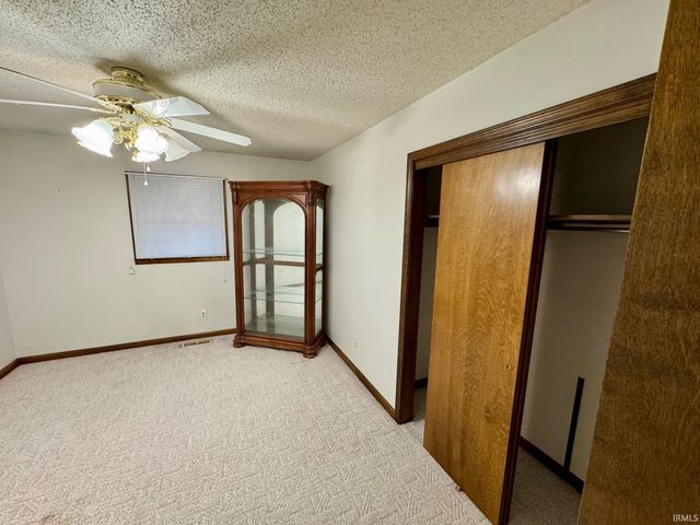 122 S 1225 E Road, Oakland City, IN 47660