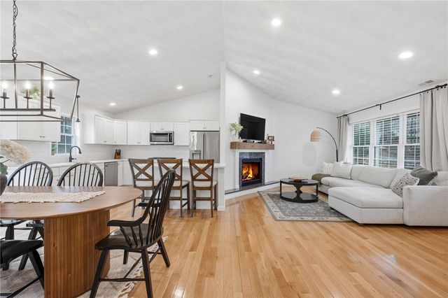 380 Ledge Road, Coventry, RI 02816