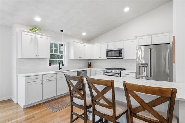 380 Ledge Road, Coventry, RI 02816