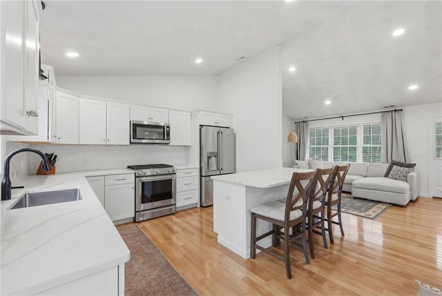 380 Ledge Road, Coventry, RI 02816