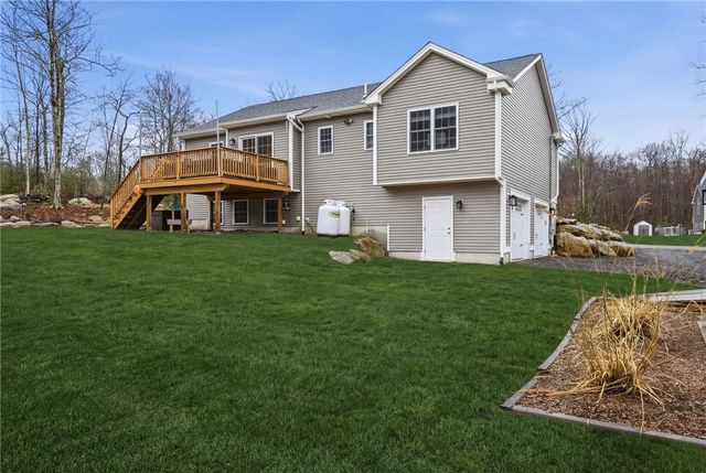 380 Ledge Road, Coventry, RI 02816