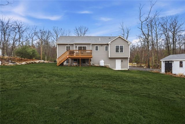 380 Ledge Road, Coventry, RI 02816