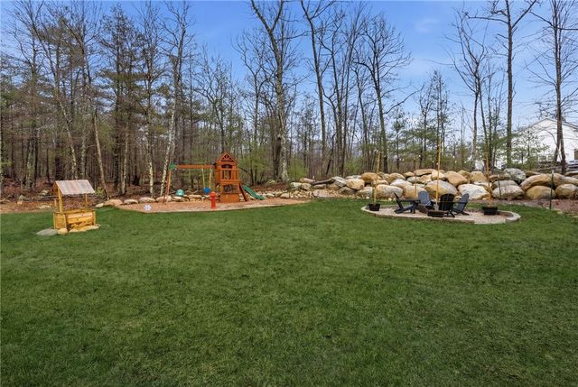 380 Ledge Road, Coventry, RI 02816