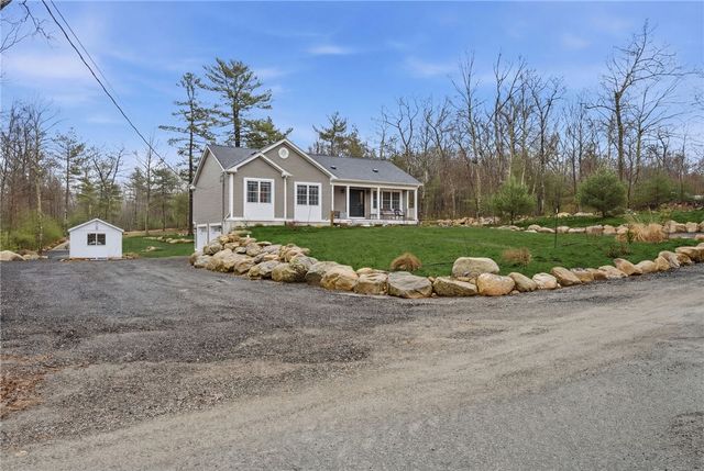 380 Ledge Road, Coventry, RI 02816
