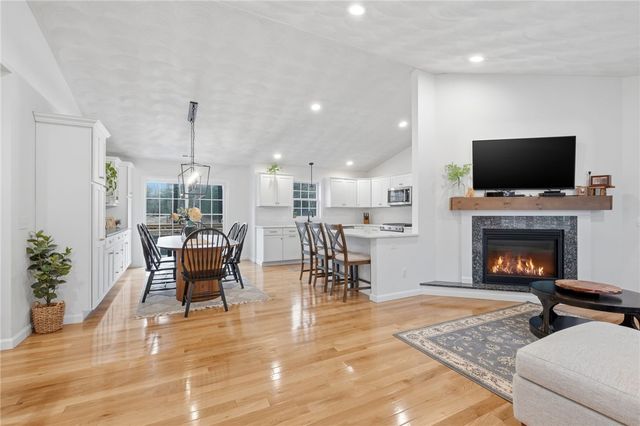 380 Ledge Road, Coventry, RI 02816