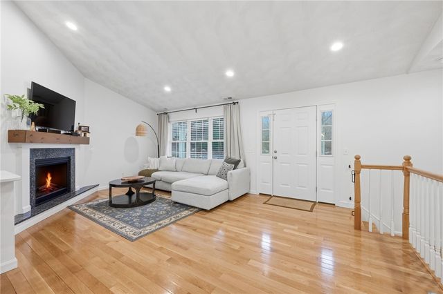 380 Ledge Road, Coventry, RI 02816