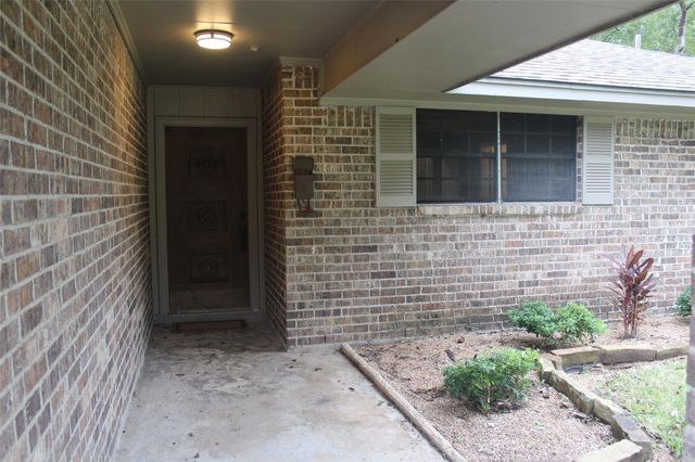 265 Wayne Drive, Clute, TX 77531