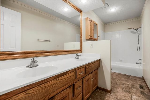 960 Ellis Street, Liberty, MO 64068