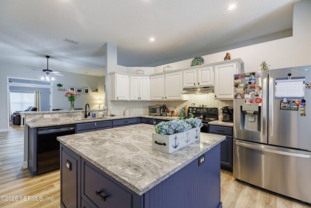 429 TWIN OAKS Lane, St. Johns, FL 32259