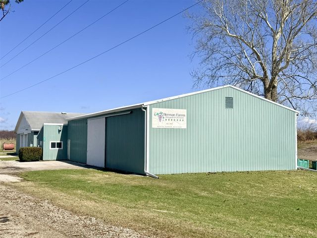 6629 N Branch Road, Benton Harbor, MI 49022