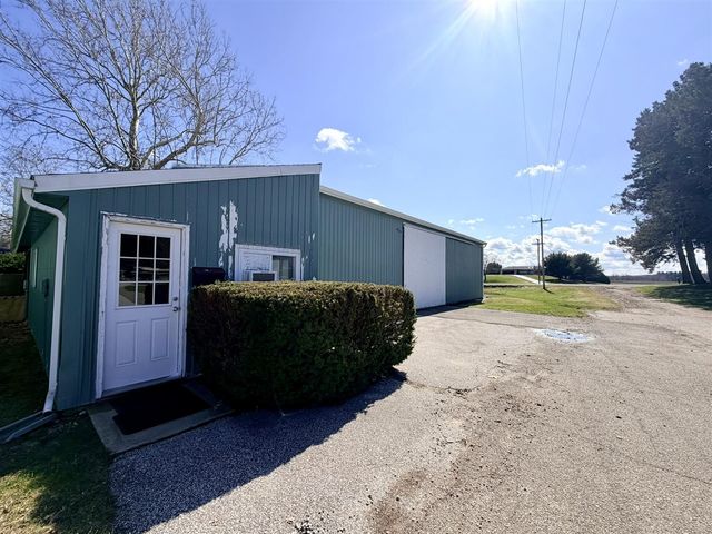 6629 N Branch Road, Benton Harbor, MI 49022