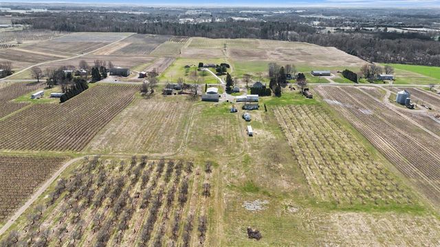 6629 N Branch Road, Benton Harbor, MI 49022