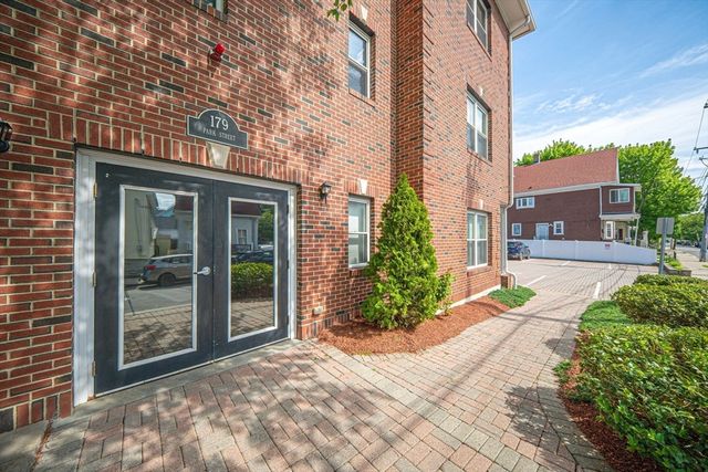 179 Park St 403, Medford, MA 02155