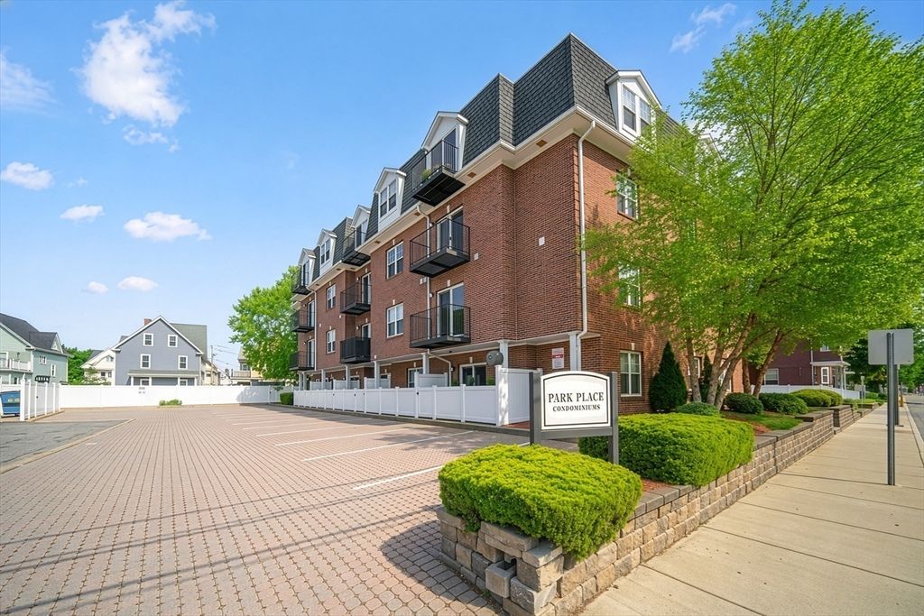 179 Park St 403, Medford, MA 02155