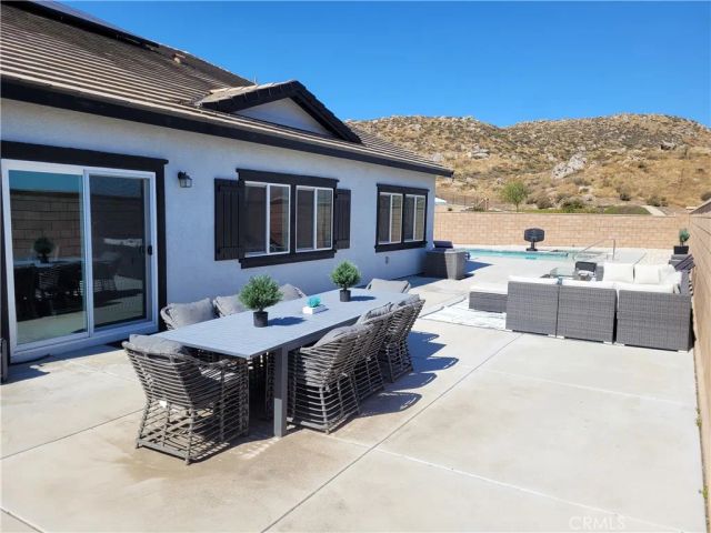 30402 Concord Coach Court, Winchester, CA 92596