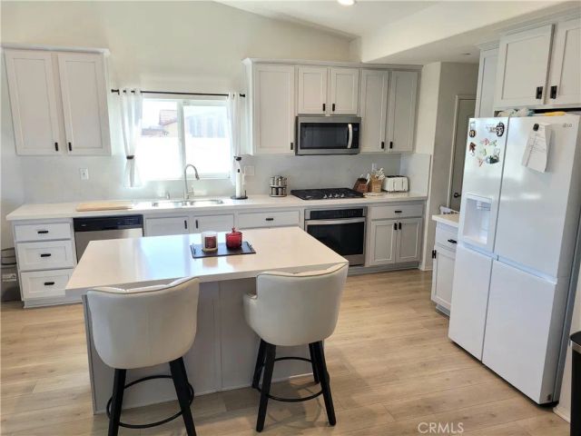 30402 Concord Coach Court, Winchester, CA 92596
