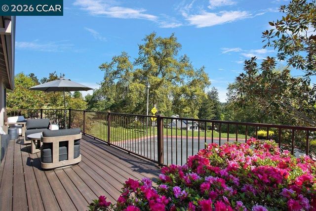39 Sea Pines Street, Moraga, CA 94556