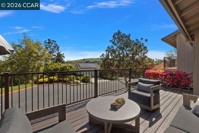 39 Sea Pines Street, Moraga, CA 94556