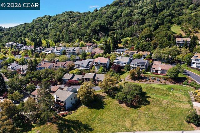 39 Sea Pines Street, Moraga, CA 94556