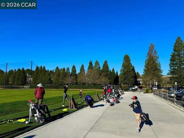 39 Sea Pines Street, Moraga, CA 94556