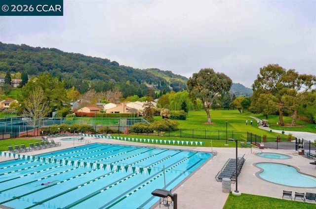 39 Sea Pines Street, Moraga, CA 94556