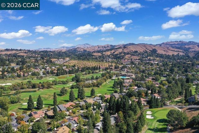 39 Sea Pines Street, Moraga, CA 94556
