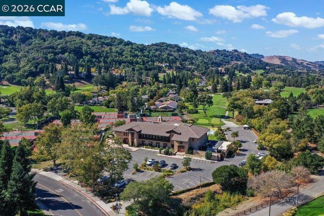 39 Sea Pines Street, Moraga, CA 94556
