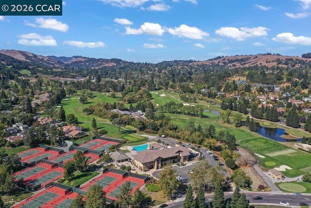 39 Sea Pines Street, Moraga, CA 94556