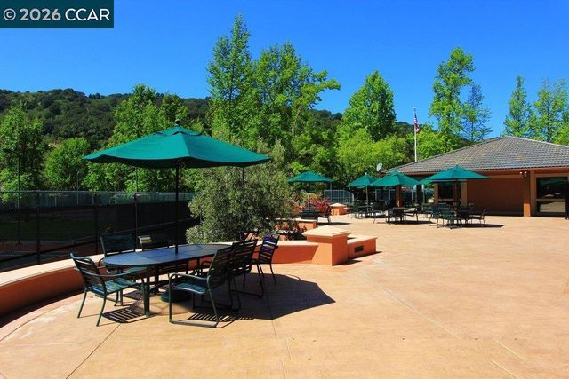 39 Sea Pines Street, Moraga, CA 94556