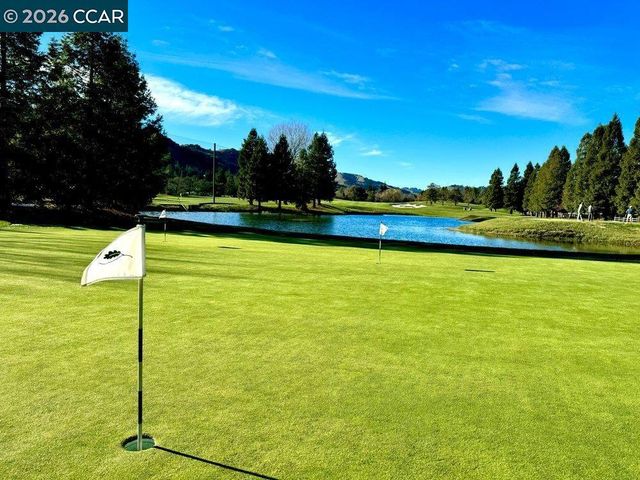 39 Sea Pines Street, Moraga, CA 94556