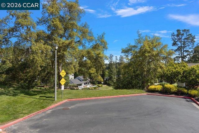 39 Sea Pines Street, Moraga, CA 94556