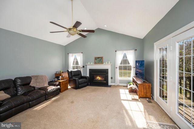 5823 SUMERDUCK RD, Sumerduck, VA 22742