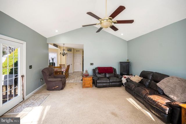 5823 SUMERDUCK RD, Sumerduck, VA 22742