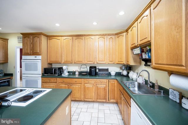 5823 SUMERDUCK RD, Sumerduck, VA 22742