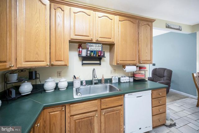 5823 SUMERDUCK RD, Sumerduck, VA 22742