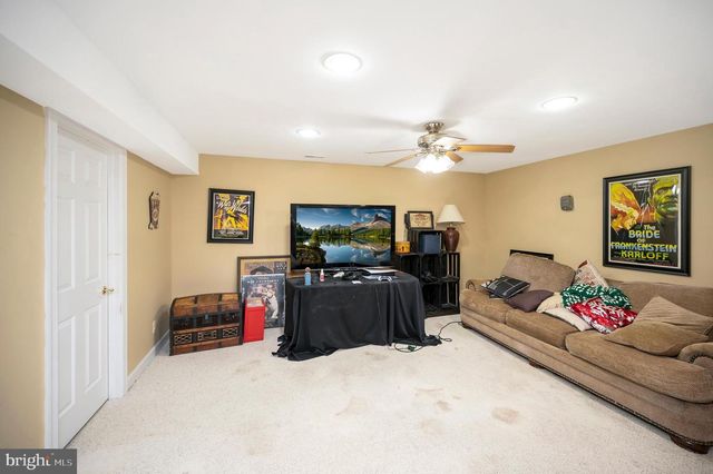 5823 SUMERDUCK RD, Sumerduck, VA 22742